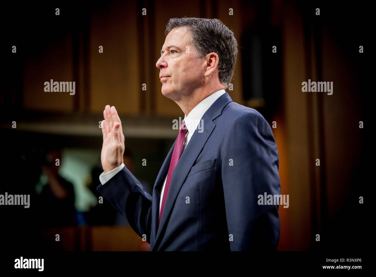 Ex direttore dell'FBI James Comey testimonia davanti al Senato degli Stati Uniti Comitato di Intelligence come parte dei comitati di indagine su cosa coinvolgimento Ruissia aveva nella elezione di Donald Trump come presidente degli Stati Uniti. Foto Stock