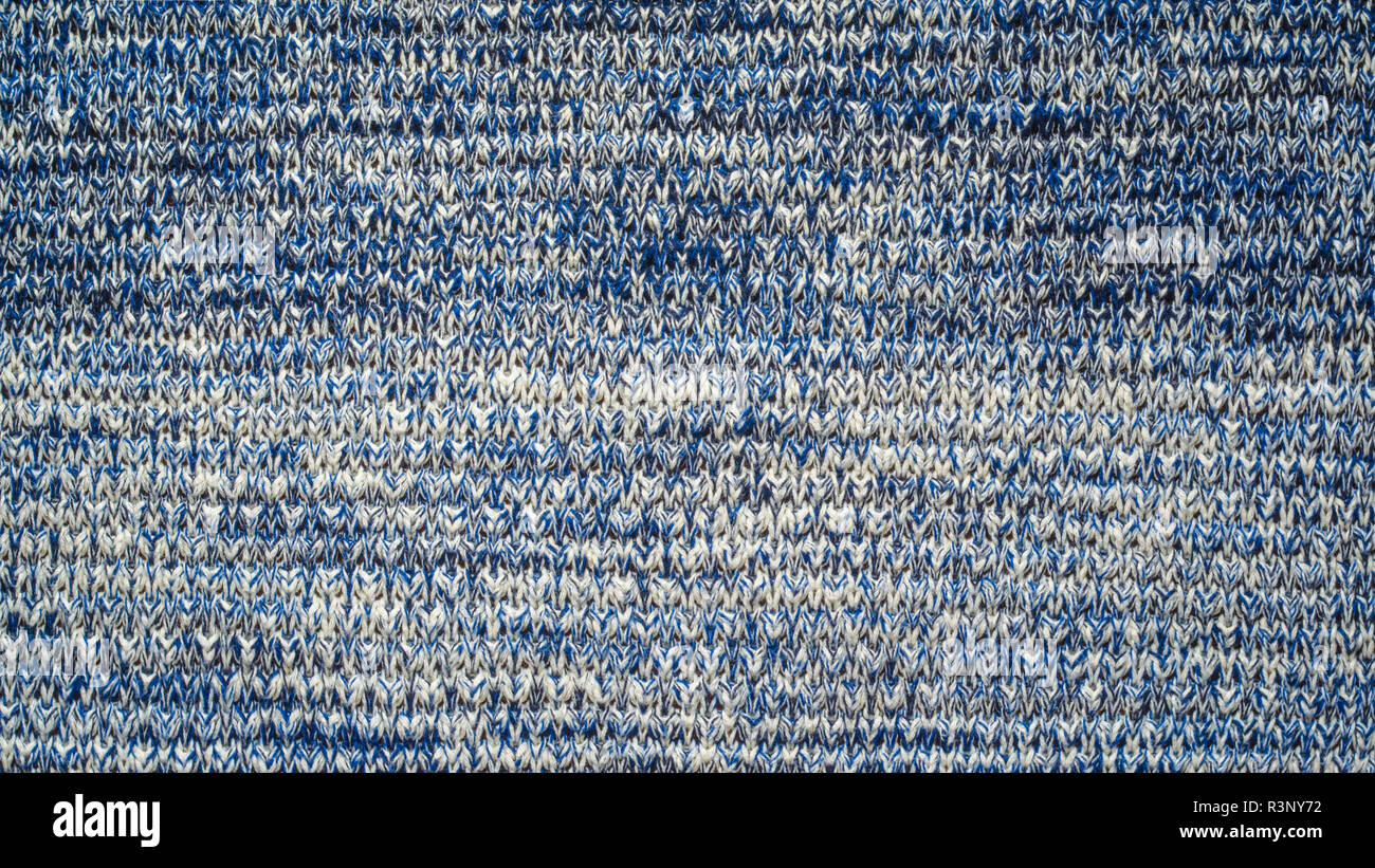 Blue Melange maglione di filato di trama. Maglione sfondo bianco Foto Stock