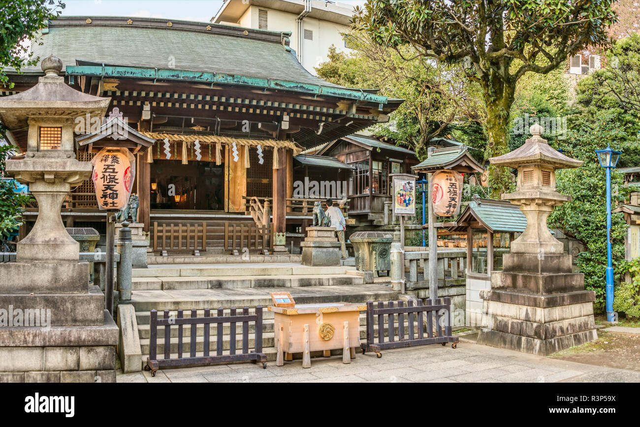 Santuario di Hanazono Inari al Parco Ueno, Tokyo, Giappone. Foto Stock