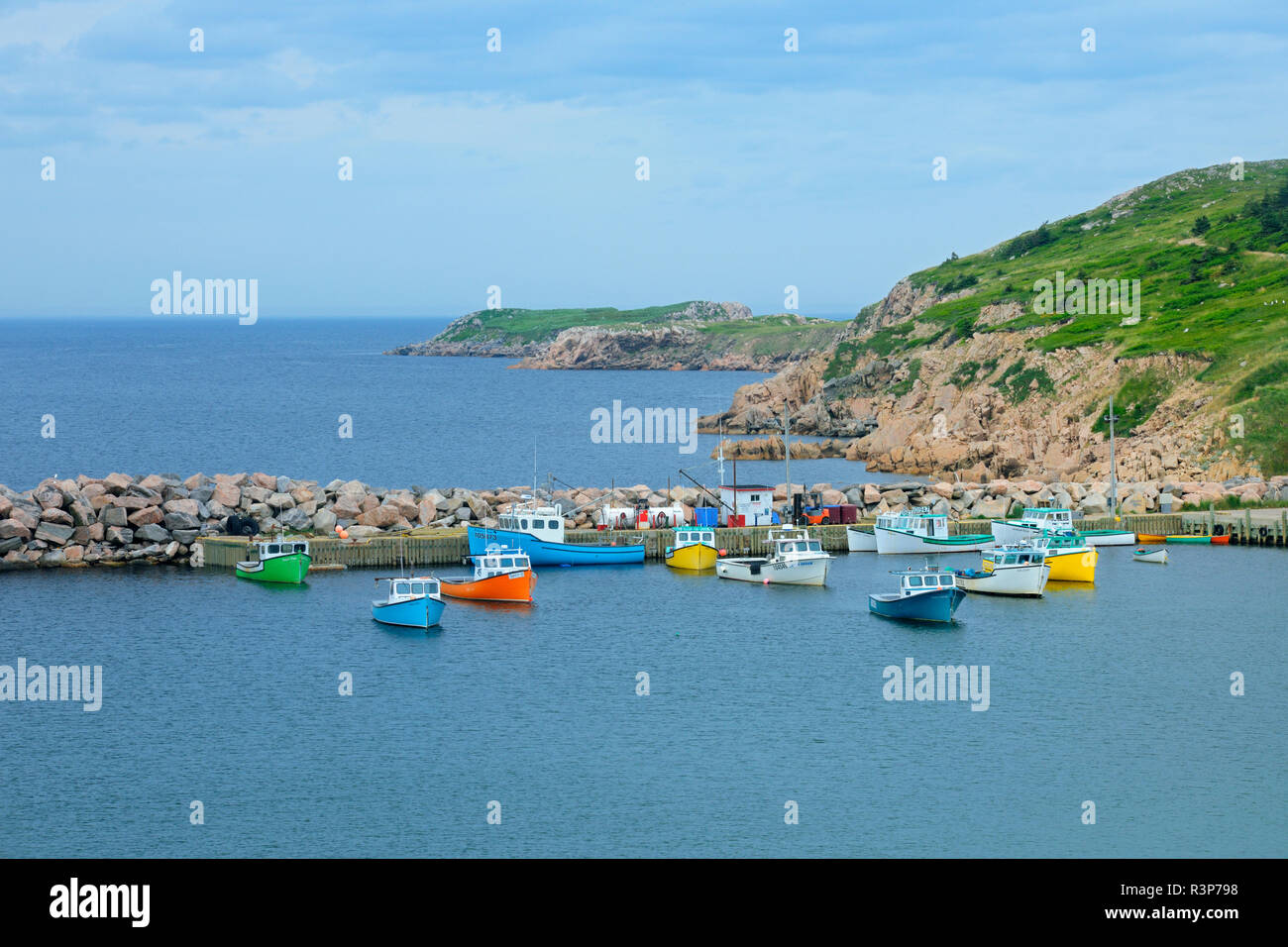 Canada, Nova Scotia, punto bianco. Barche da pesca sul Cape Breton porto. Foto Stock