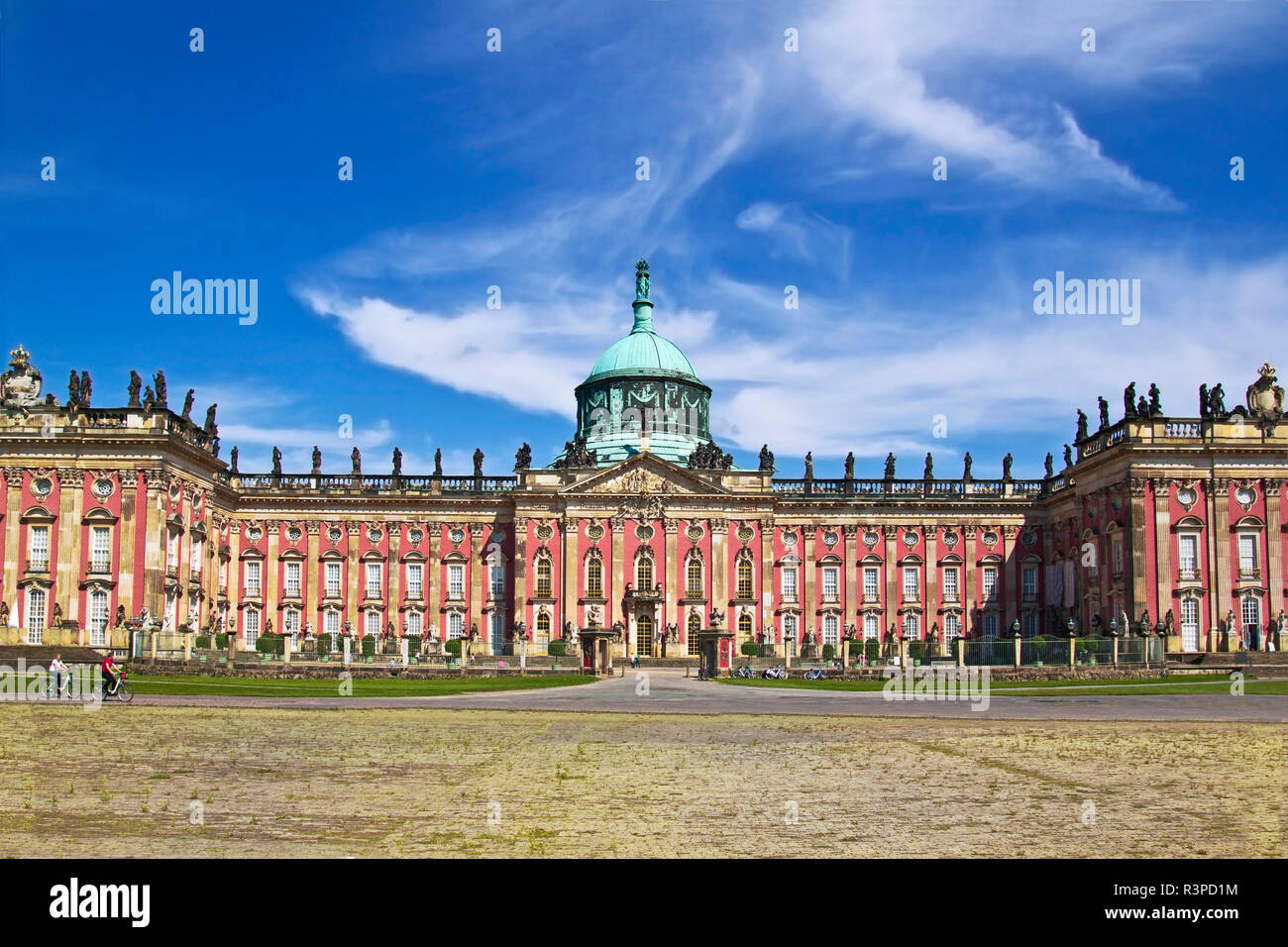 Potsdam, Brandeburgo, Germania. La facciata principale del barocco Palazzo Nuovo (Neues Palais) nel Sans Souci Park Foto Stock