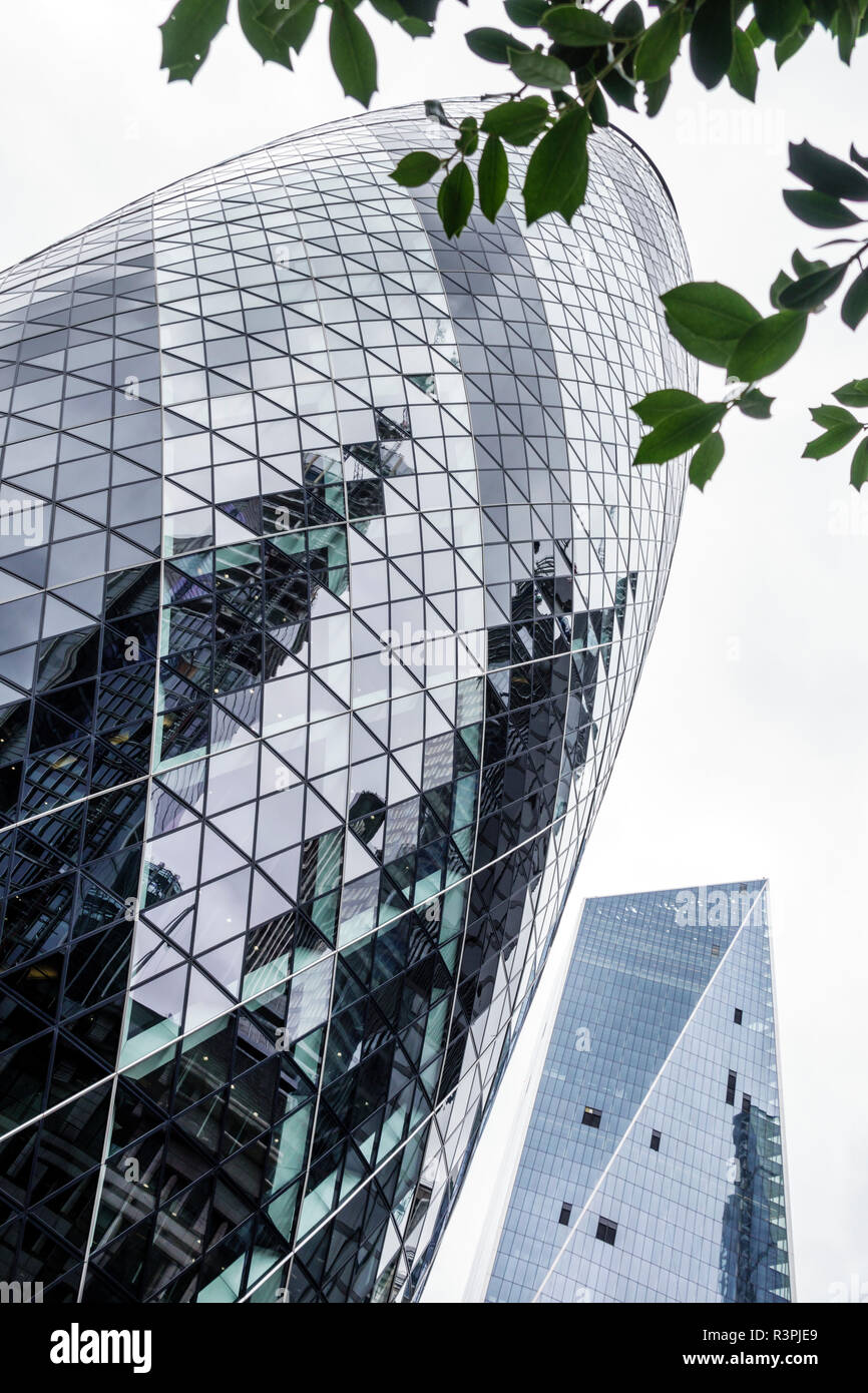 City of London England,UK Financial Center,Lime Street,Willis building,Gherkin,grattacielo commerciale,architettura,Norman Foster,vetro,triangoli Foto Stock