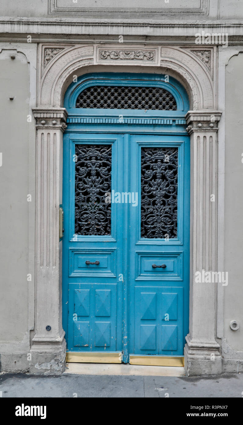 Porta blu area di Montmartre di Parigi Foto Stock