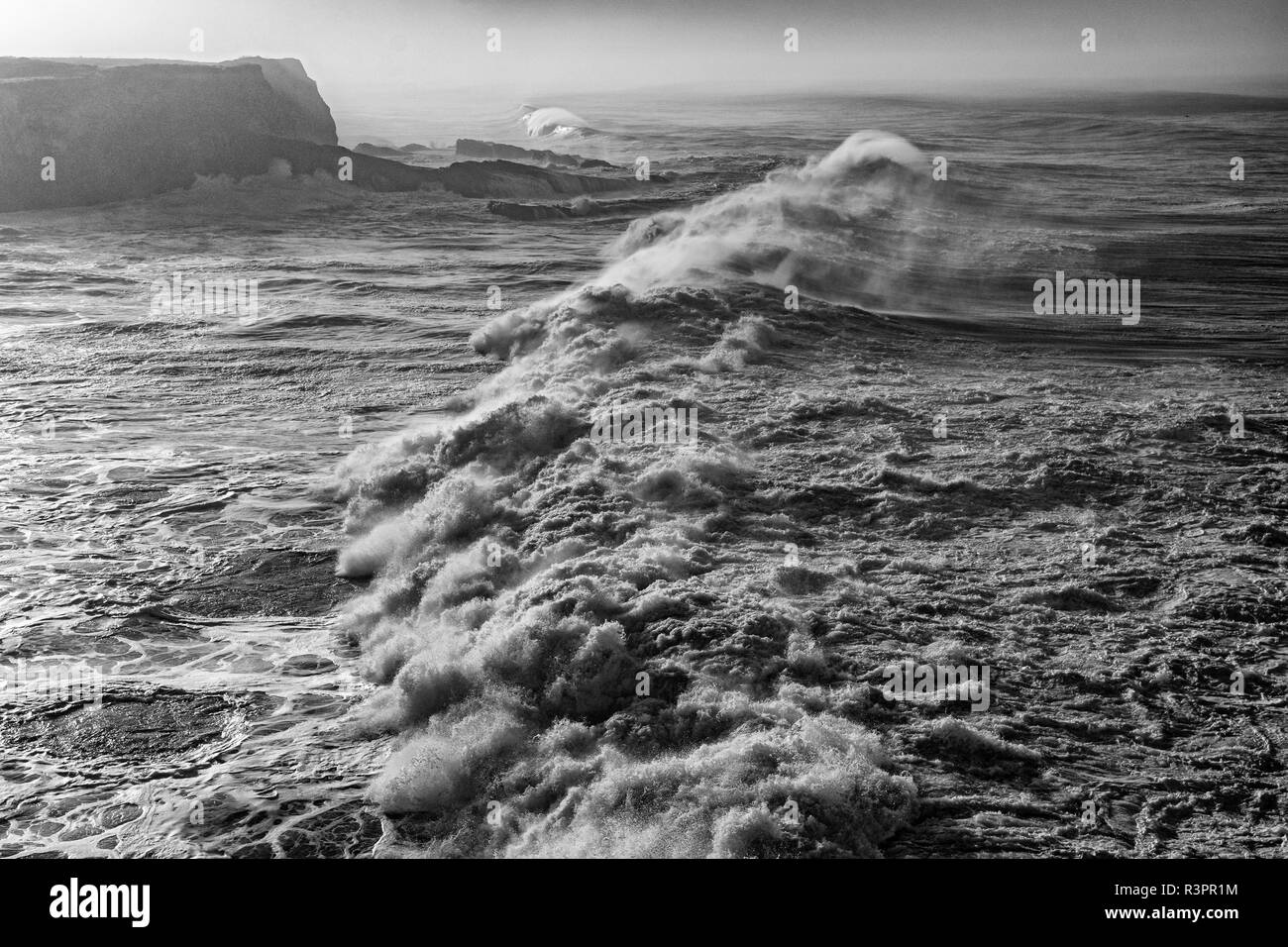 California, Santa Cruz County, costa dell'Oceano Pacifico, surf Foto Stock