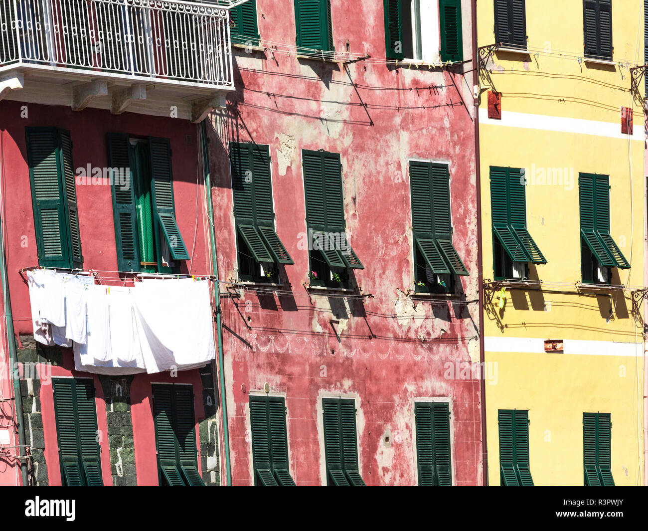 La vita locale a Vernazza, Italia. Foto Stock