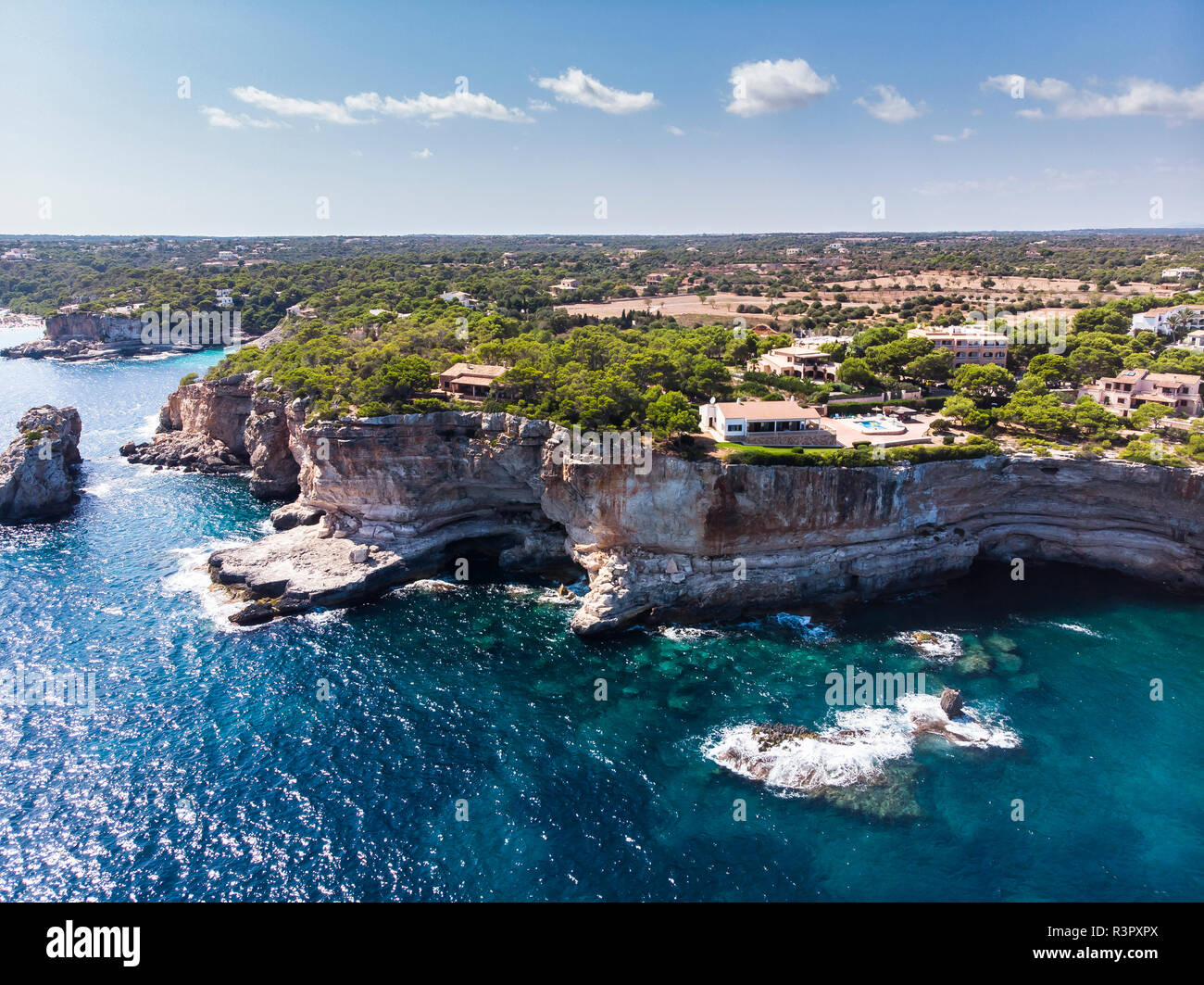 Isole Baleari Spagna, Mallorca, veduta aerea della baia di Cala Santanyi, Roca FESA ABOGADOS Foto Stock