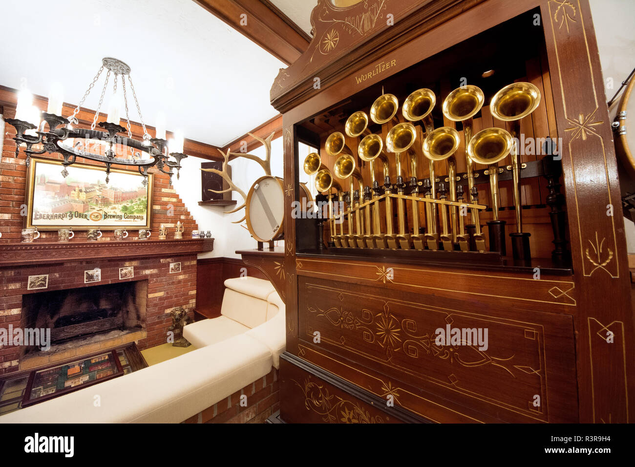 Il Museo Bayernhof espone una vasta collezione di rare automatico degli strumenti musicali - Antiche Scatole musicali, organi a canne. Pittsburgh, PA, Stati Uniti d'America Foto Stock