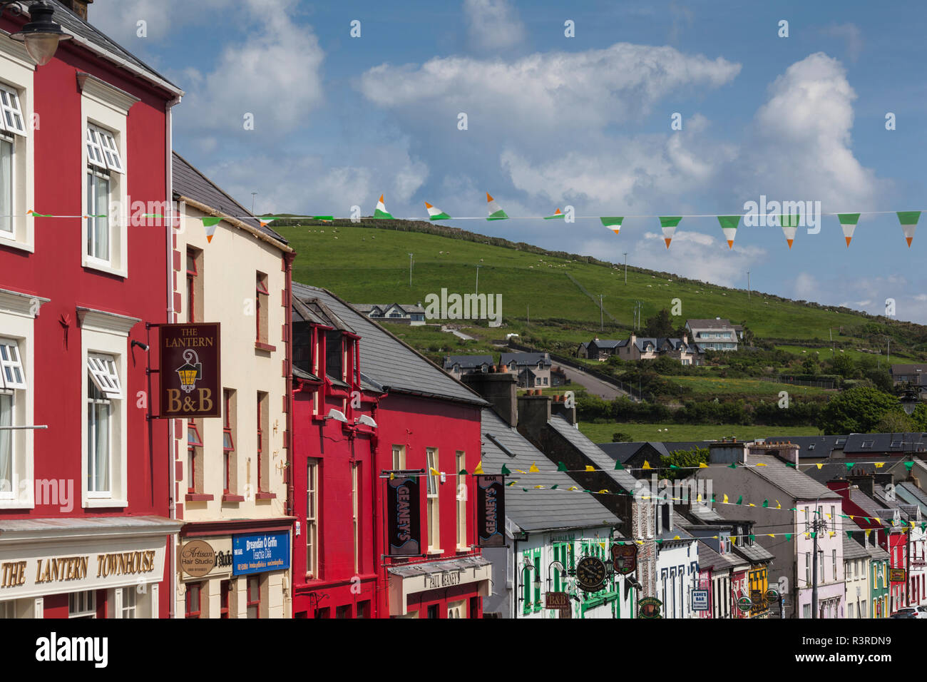 L'Irlanda, nella contea di Kerry, la penisola di Dingle, Dingle Town, Main Street Foto Stock