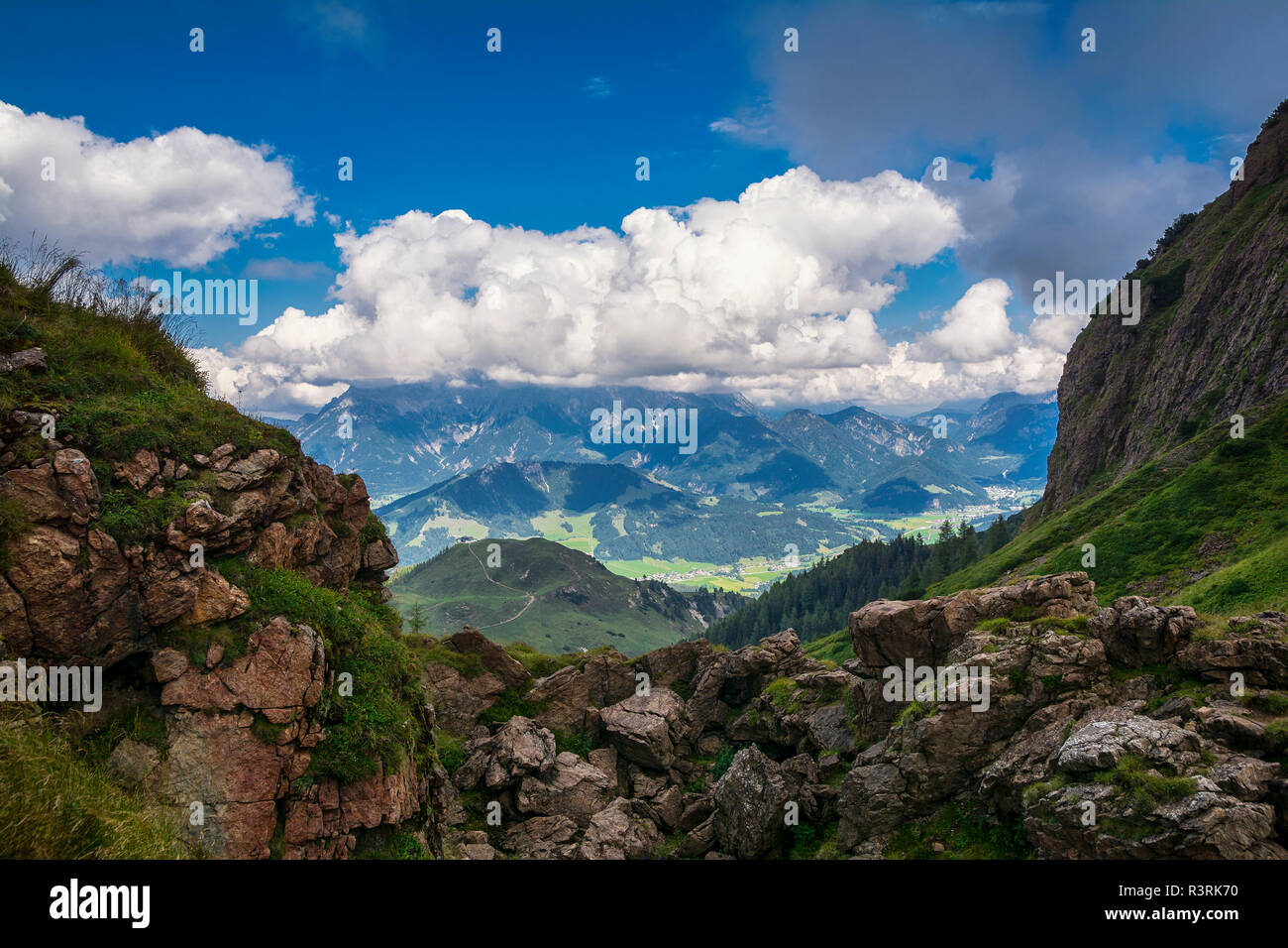 Bellissimo paesaggio con rocce di picco Wildseeloder sopra Fieberbrunn in Kitzbuhel Alpi, Tirolo, Austria Foto Stock