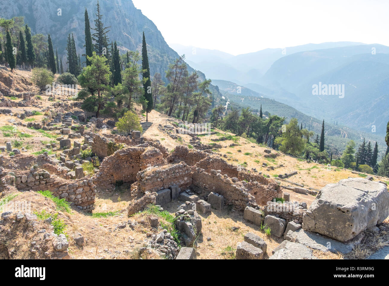 Rovine di fondazione, Delphi, Grecia Foto Stock