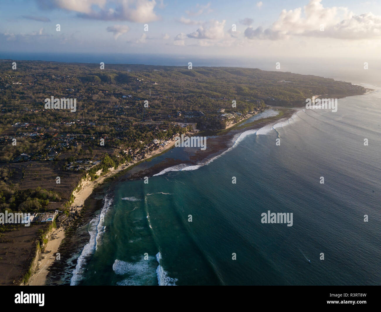 Indonesia, Bali, veduta aerea della spiaggia di Bingin Foto Stock