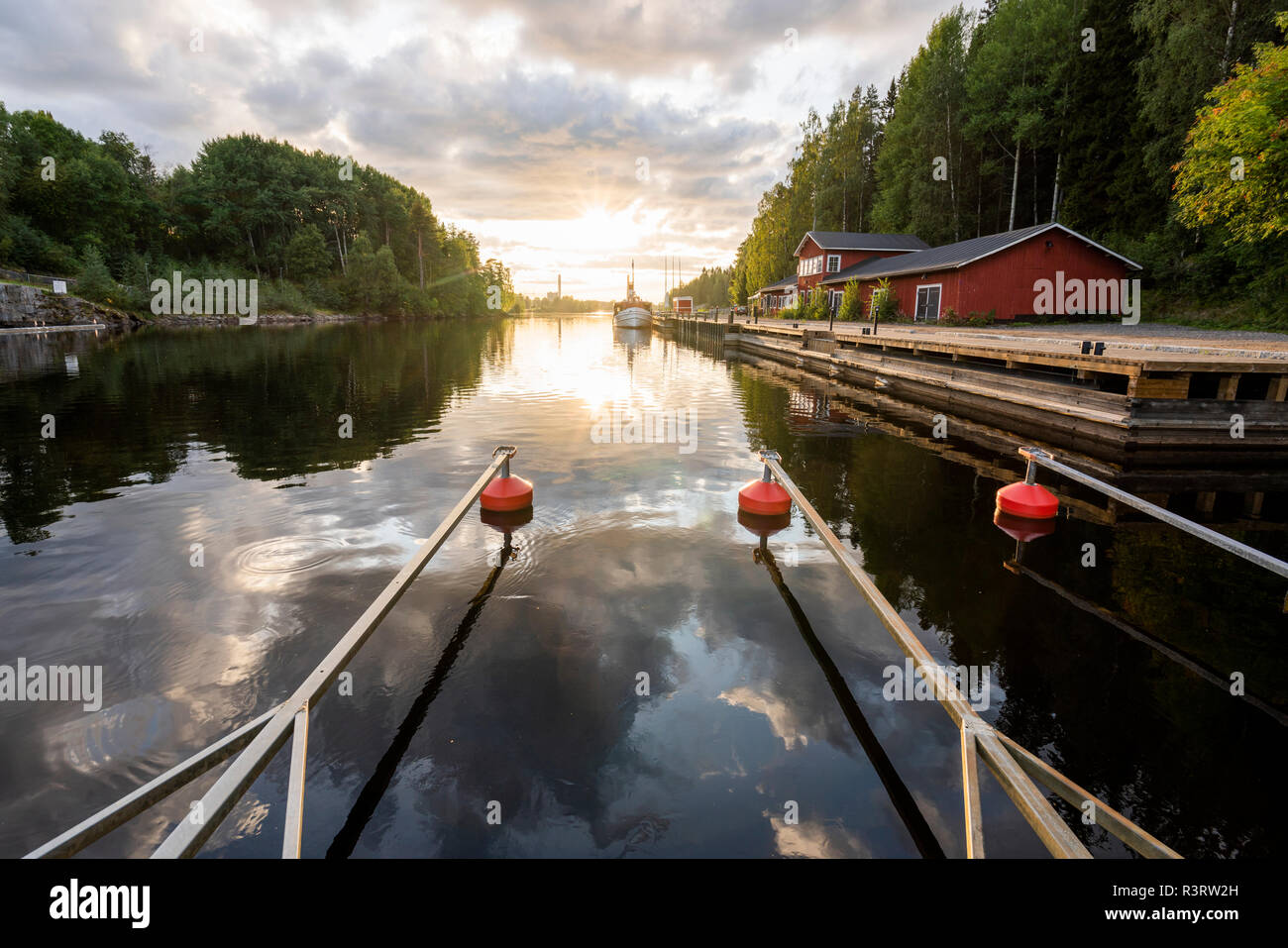 Finlandia, Kajaani, area di ormeggio in un fiume Foto Stock