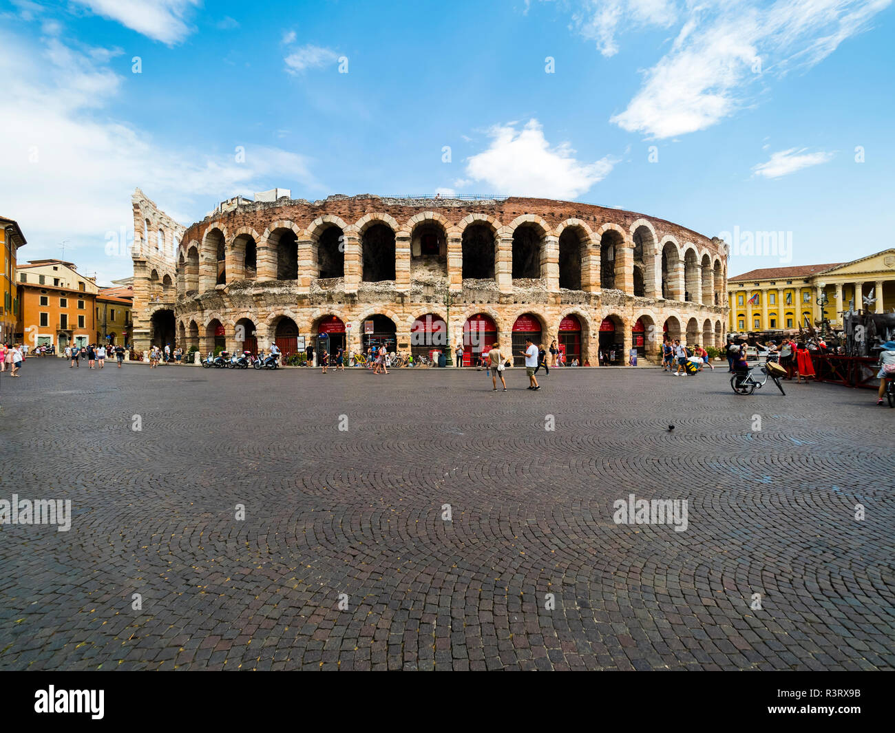 L'Italia, Verona, Arena di Verona e Piazza Bra Foto Stock