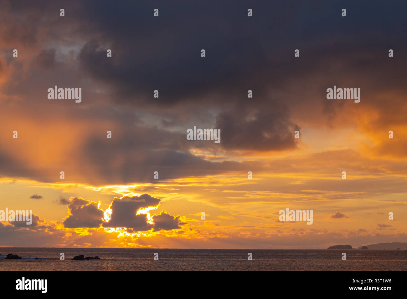 Tramonto Tramonto Tramonto sull'oceano atlantico Foto Stock