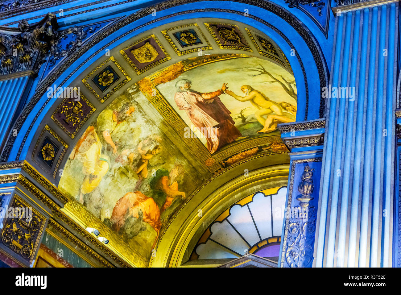 Chiesa di San Marcello al Corso affreschi, Roma, Italia. Costruito nel 309, ricostruito nel Cinquecento dopo il Sacco di Roma. Gli affreschi sono del 1600 Foto Stock