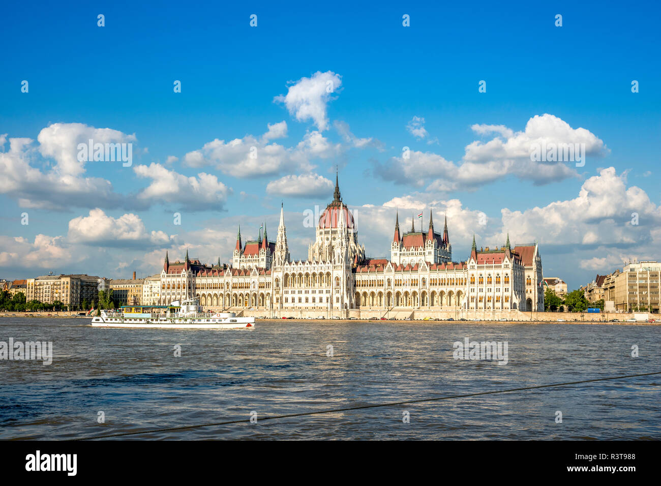Ungheria, Budapest, il palazzo del Parlamento al fiume Danubio Foto Stock