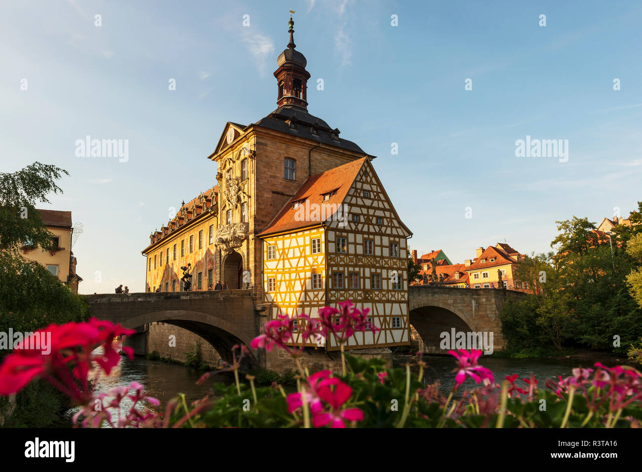 In Germania, in Baviera, Alta Franconia, Bamberg, il Municipio Vecchio, Obere Bruecke e fiume Regnitz Foto Stock