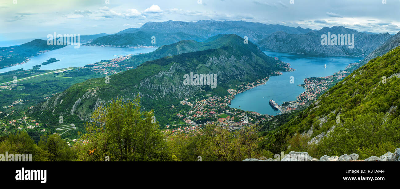 Montenegro Cattaro. Panoramica della città e del paesaggio. Credito come: Jim Zuckerman Jaynes / Galleria / DanitaDelimont. com Foto Stock