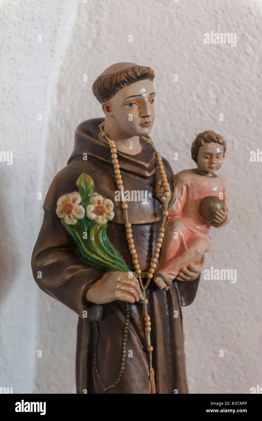 Statua di Monaco, Chiesa di San Giovanni Evangelista, Città Vecchia, Budva, Montenegro Foto Stock