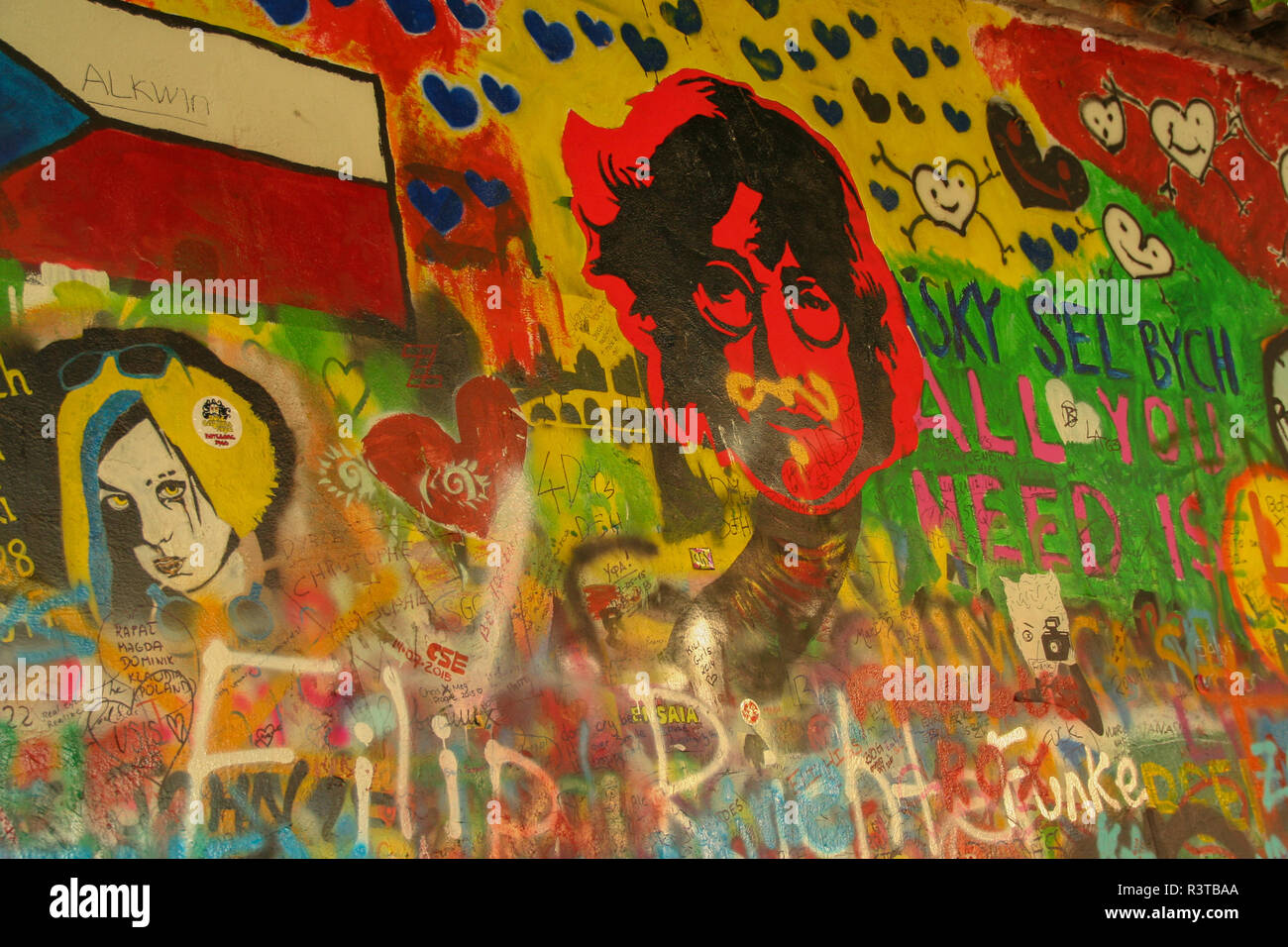 A Praga - Repubblica Ceca - su 07/25/2015 - colorati graffiti del cosiddetto muro di John Lennon a Praga Foto Stock