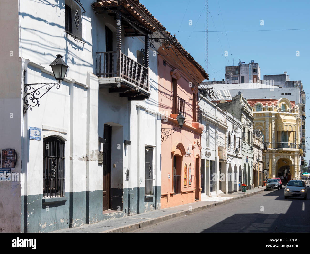 Le strade del centro città. La città di Salta, situato ai piedi delle Ande. Sud America, Argentina (solo uso editoriale) Foto Stock