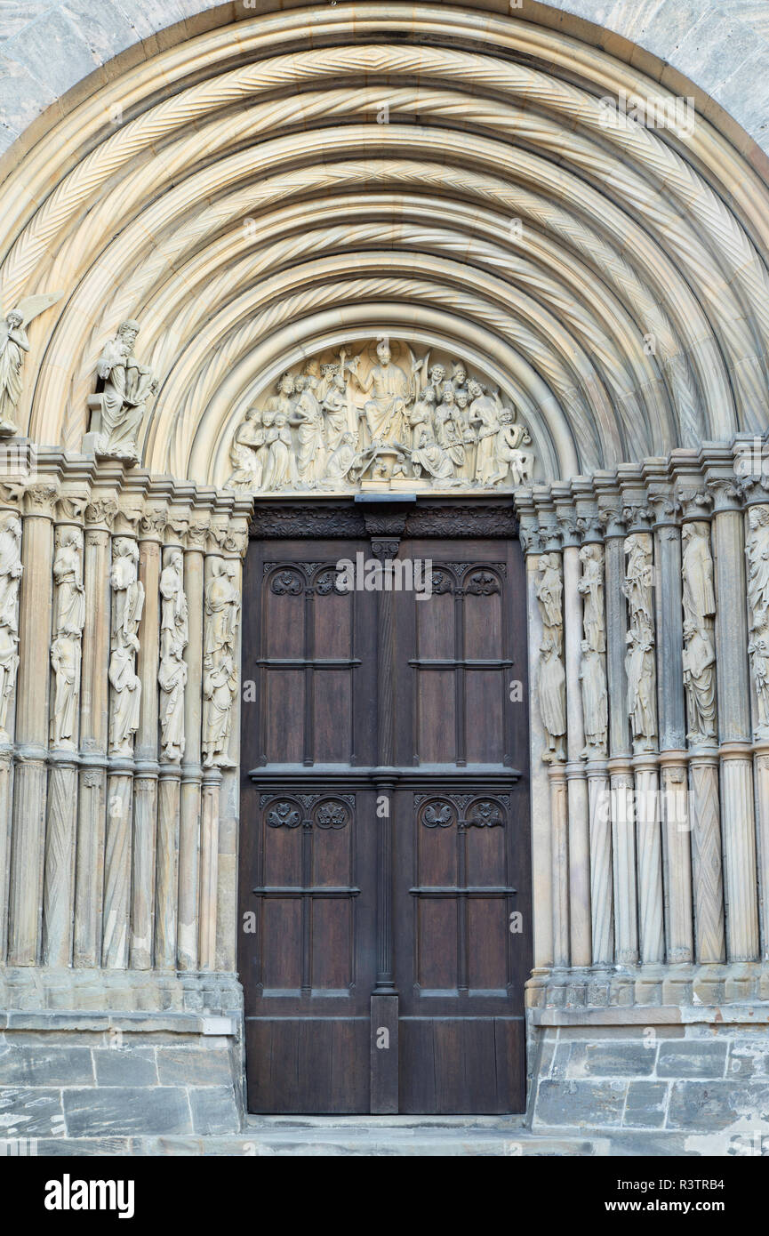 Porta del Kaiserdom (cattedrale imperiale), Bamberg (Patrimonio Mondiale dell'UNESCO), Baviera, Germania Foto Stock
