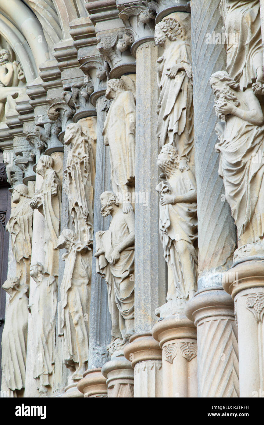 Statue di Kaiserdom (cattedrale imperiale), Bamberg (Patrimonio Mondiale dell'UNESCO), Baviera, Germania Foto Stock