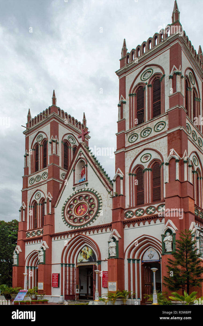 Basilica del Sacro Cuore di Gesù, Pondicherry, Tamil Nadu, India Foto Stock