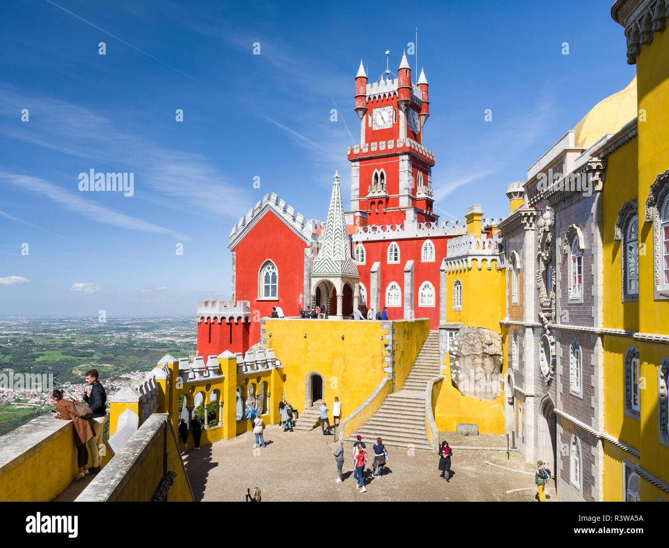 Palacio Nacional da Pena (Pena Palace) in Sintra vicino a Lisbona, parte dell'UNESCO. L'Europa del sud, Portogallo Foto Stock