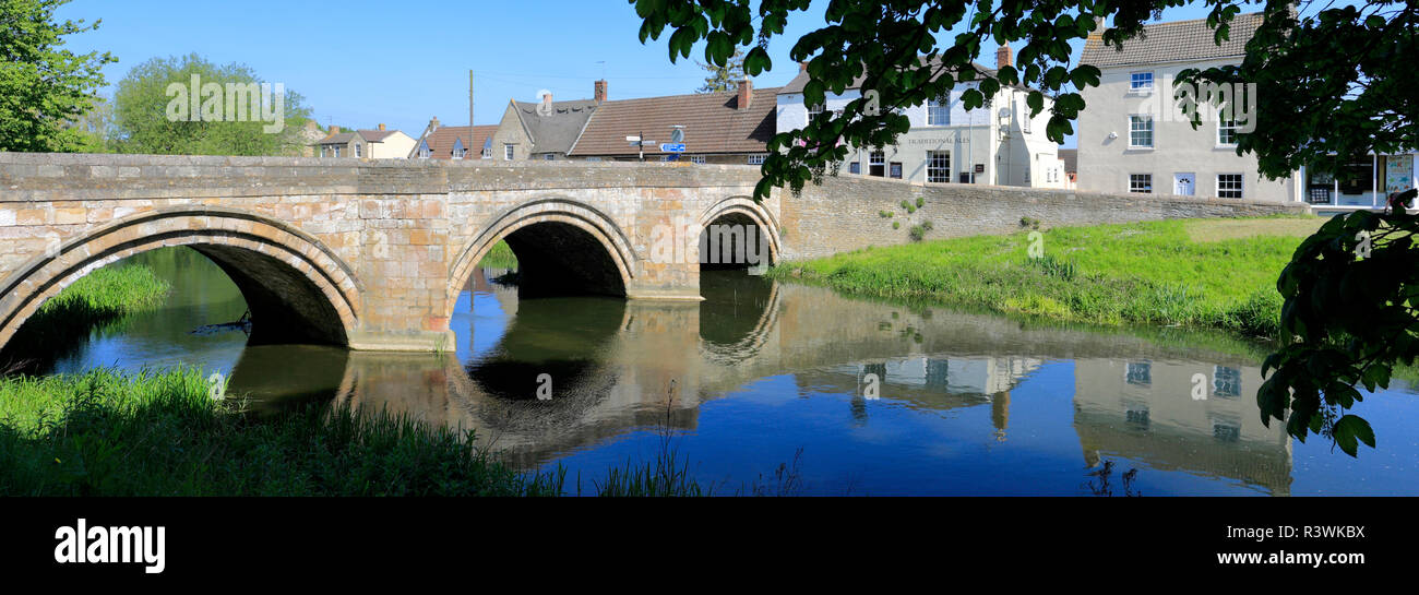 La molla, fiume Welland bridge, sprofondamento St James Town, Lincolnshire, England, Regno Unito Foto Stock
