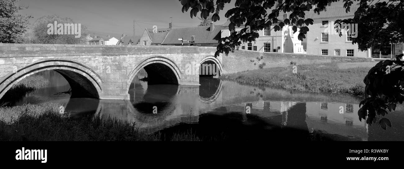 La molla, fiume Welland bridge, sprofondamento St James Town, Lincolnshire, England, Regno Unito Foto Stock