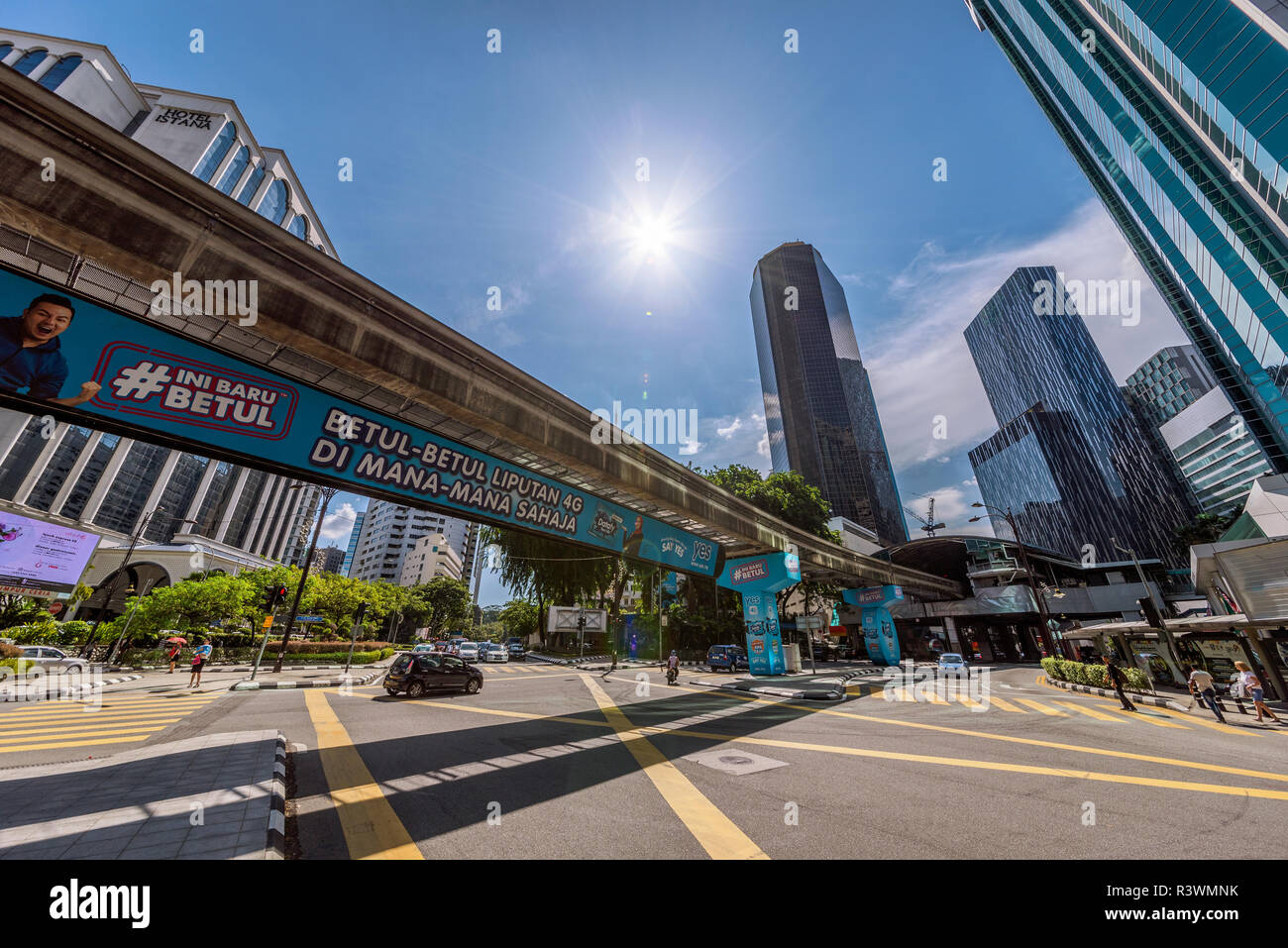 KUALA LUMPUR, Malesia - 25 Luglio: vista dei grattacieli e architettura moderna nella zona del centro cittadino sulla luglio 25, 2018 a Kuala Lumpur Foto Stock