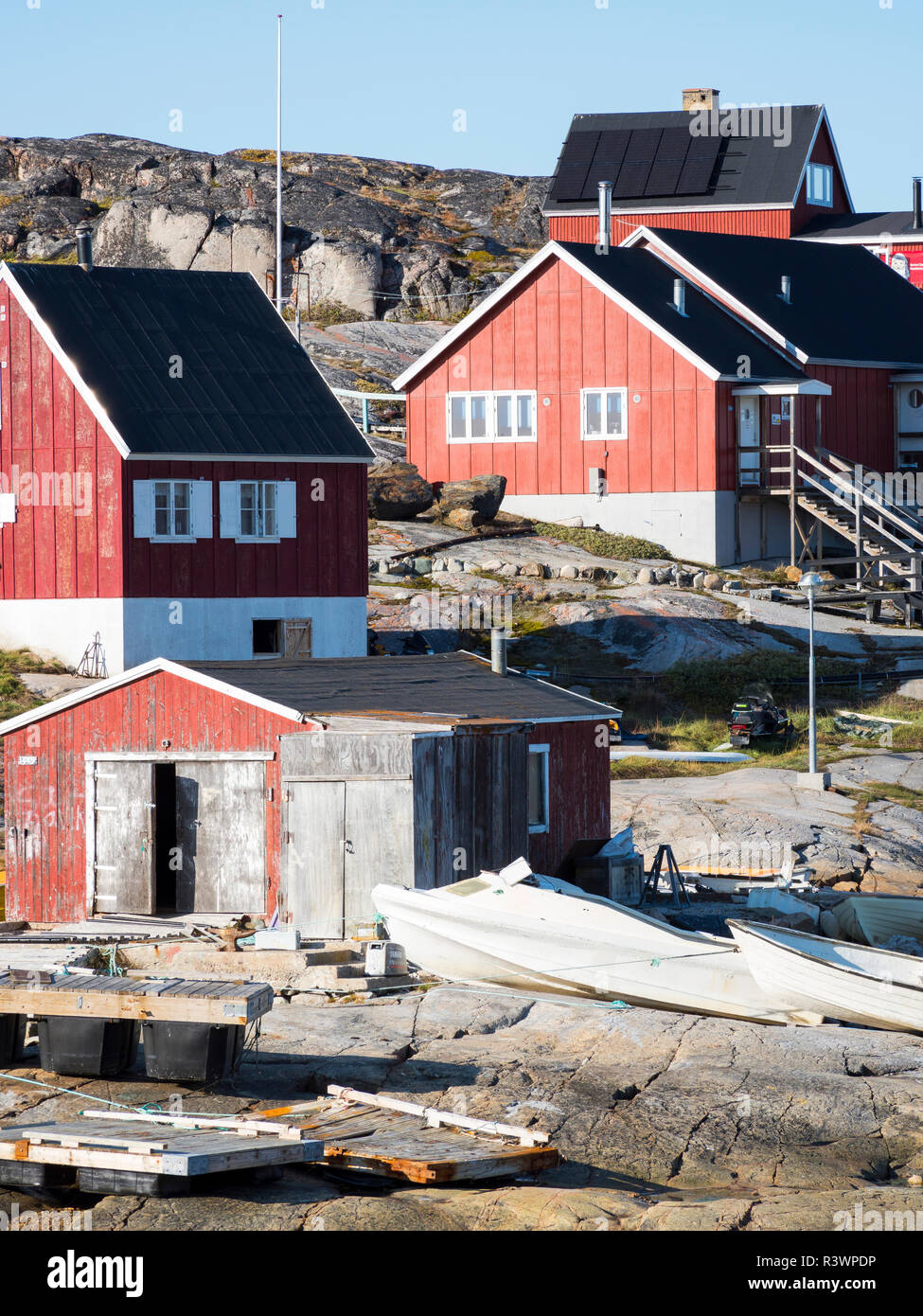 Villaggio Inuit Oqaatsut (una volta chiamato Ilimanaq) situato nella baia di Disko, Groenlandia, Danimarca Foto Stock