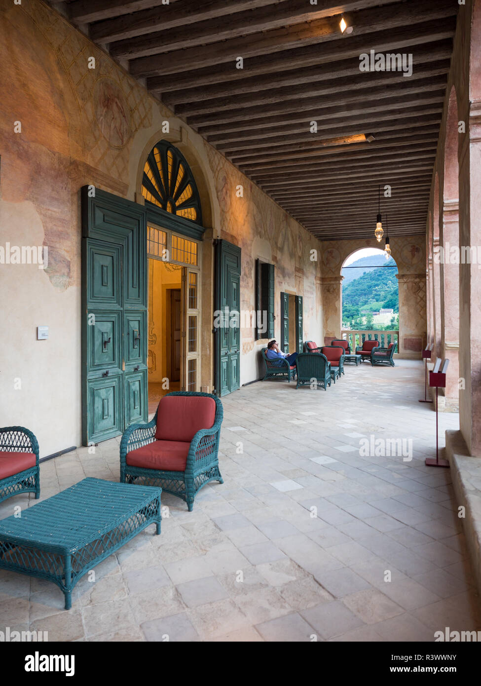 Torreglia, Italia - 26 Maggio 2018: la meravigliosa terrazza esterna di Villa dei Vescovi, un veneziano di villa rinascimentale. Attualmente è un museo aperto Foto Stock
