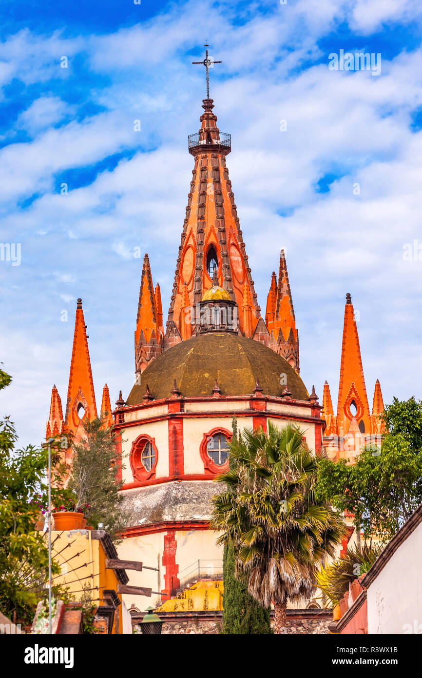 Aldama Street Parroquia Arcangelo chiesa di San Miguel De Allende, Messico. Parroaguia creato nel 1600. Foto Stock