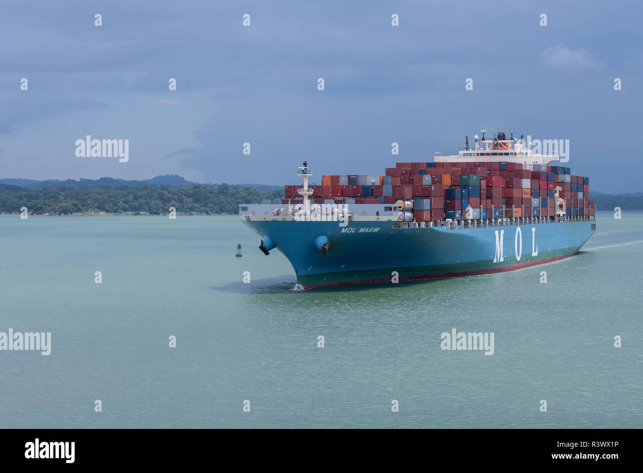 America centrale, Panama Panama Canal, Gatun Lago. Nave da carico, Mol Maxim, barca a vela sul Lago di Gatun. (Solo uso editoriale) Foto Stock