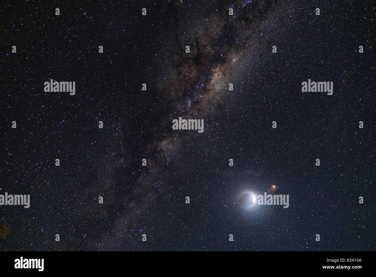 Via lattea chiarore della luna notte stelle galaxy namibia Foto Stock