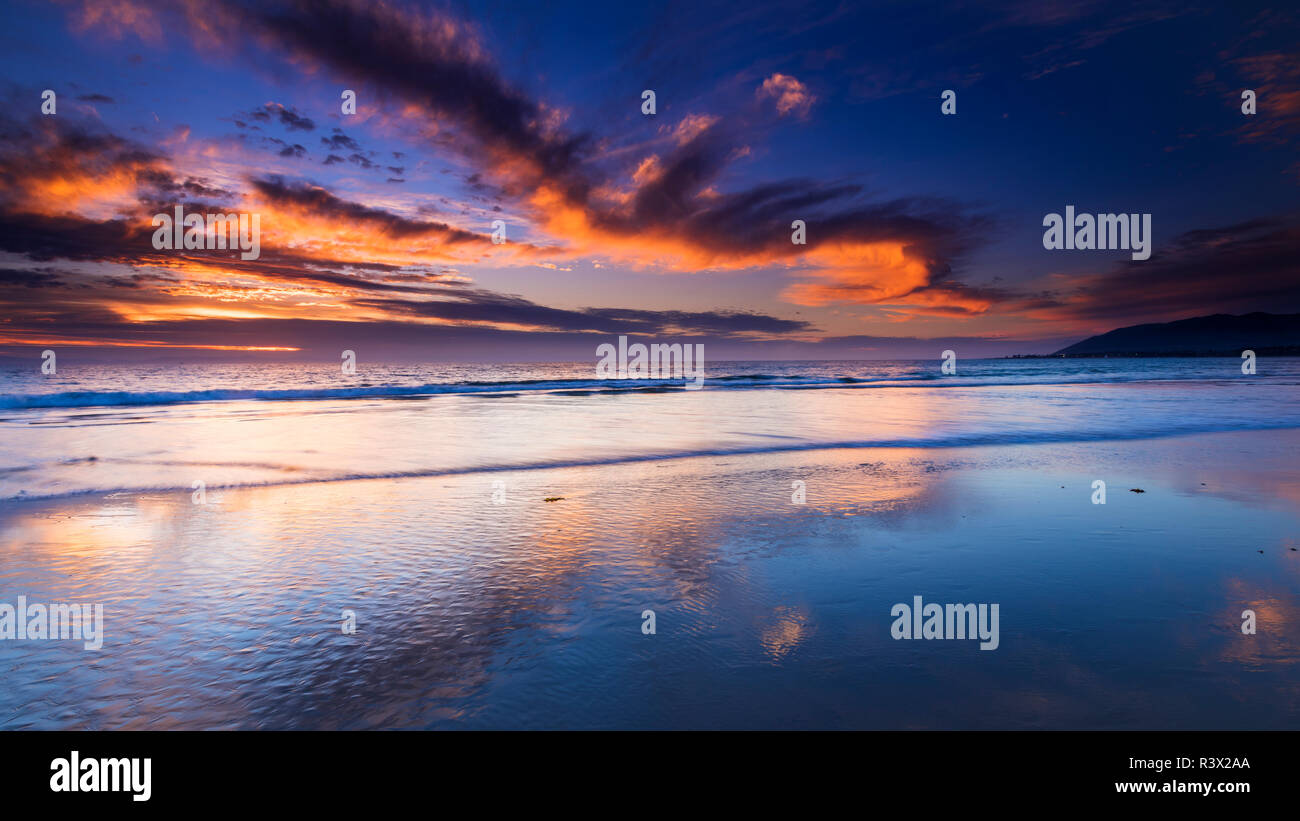 Tramonto da Ventura State Beach, Ventura, CALIFORNIA, STATI UNITI D'AMERICA Foto Stock