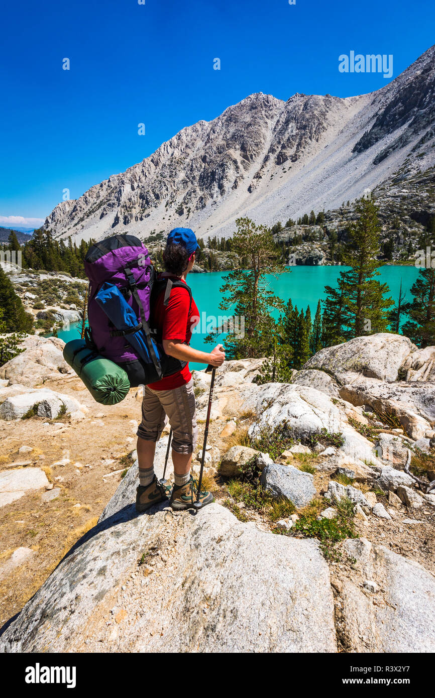 Saccopelisti al primo lago, Big Pine laghi, John Muir Wilderness, California, Stati Uniti d'America (MR) Foto Stock