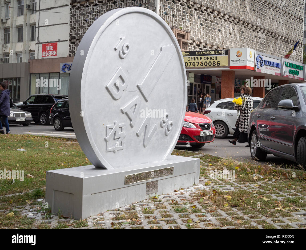 CHISINAU in Moldova-ottobre 4, 2018: 1 Divieto monumento (1 divieto è la moneta moldavo) Foto Stock