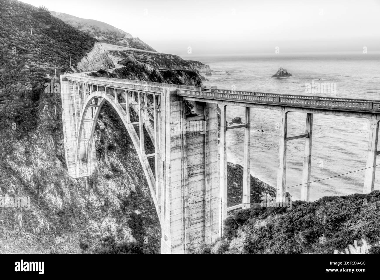 Scenic Bixby Bridge a sud del Carmelo Highlands, Central costa della California, Stati Uniti d'America Foto Stock