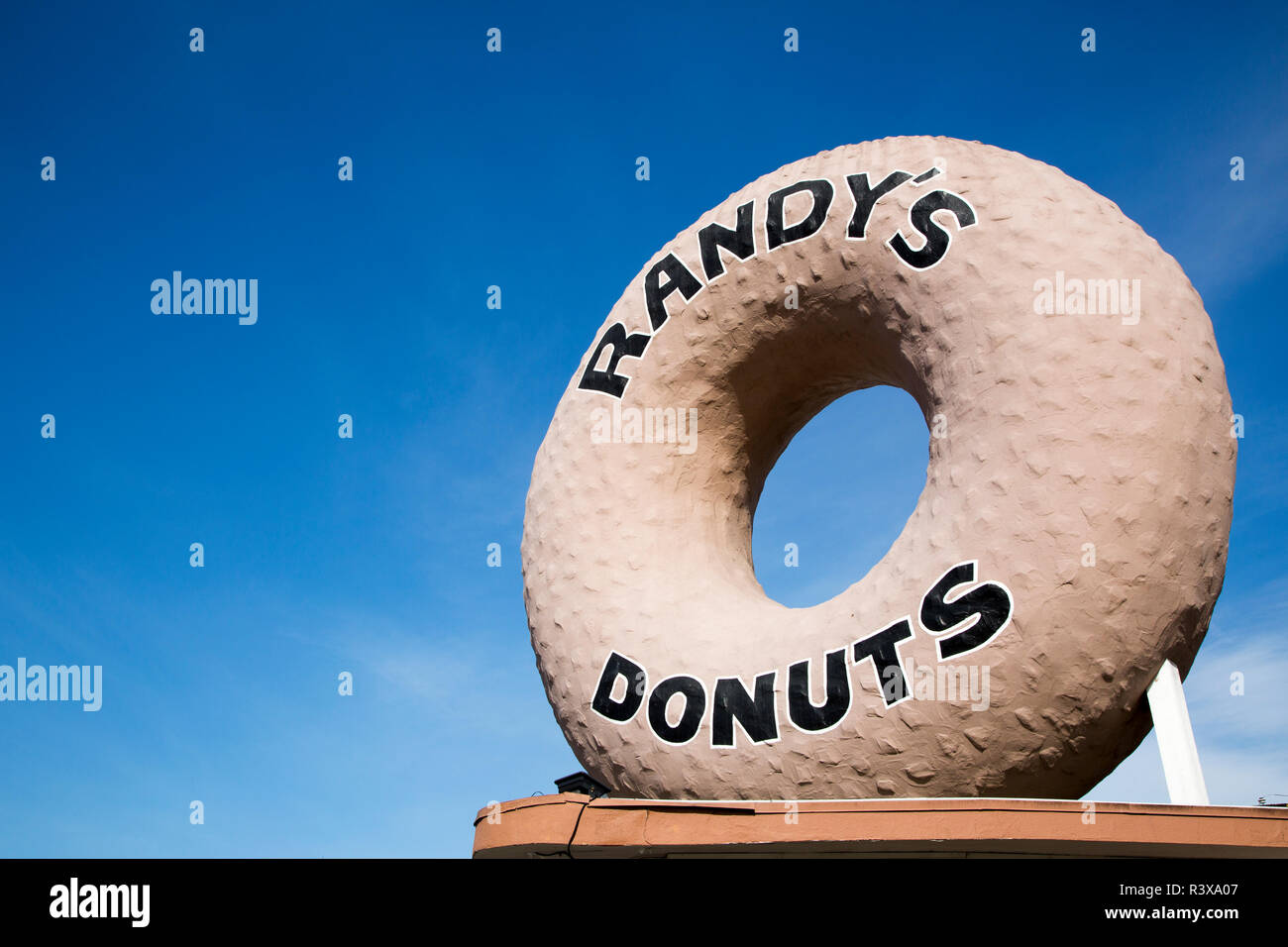 Randy's Donuts a Los Angeles, California, USA. (Solo uso editoriale) Foto Stock