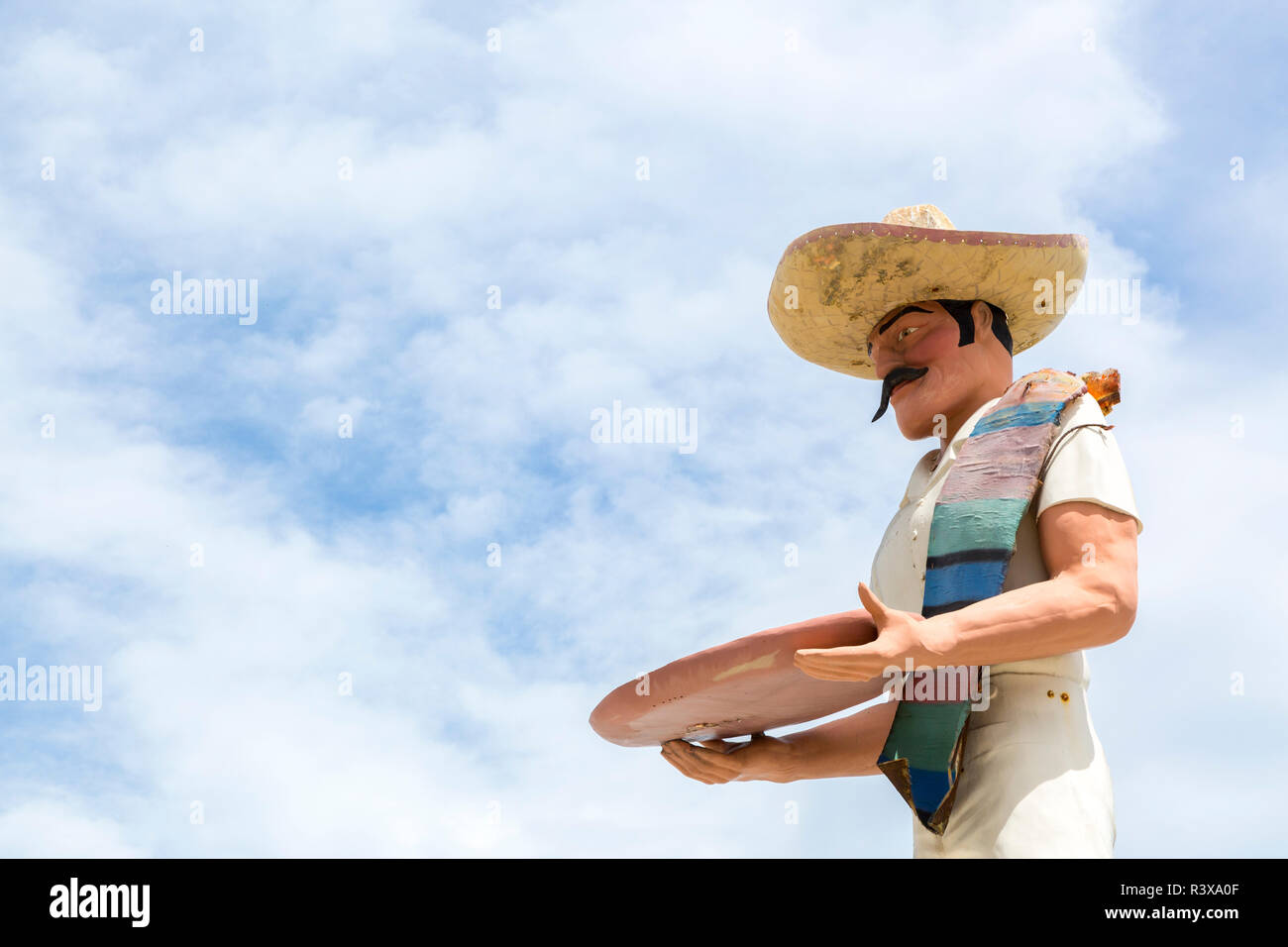 Taco gigante uomo al ristorante messicano, Malibu, California, USA. Foto Stock