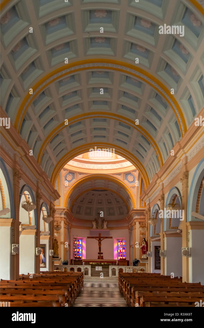 Navata della Eglise de Notre Dame des Anges, Pondicherry, Tamil Nadu, India Foto Stock