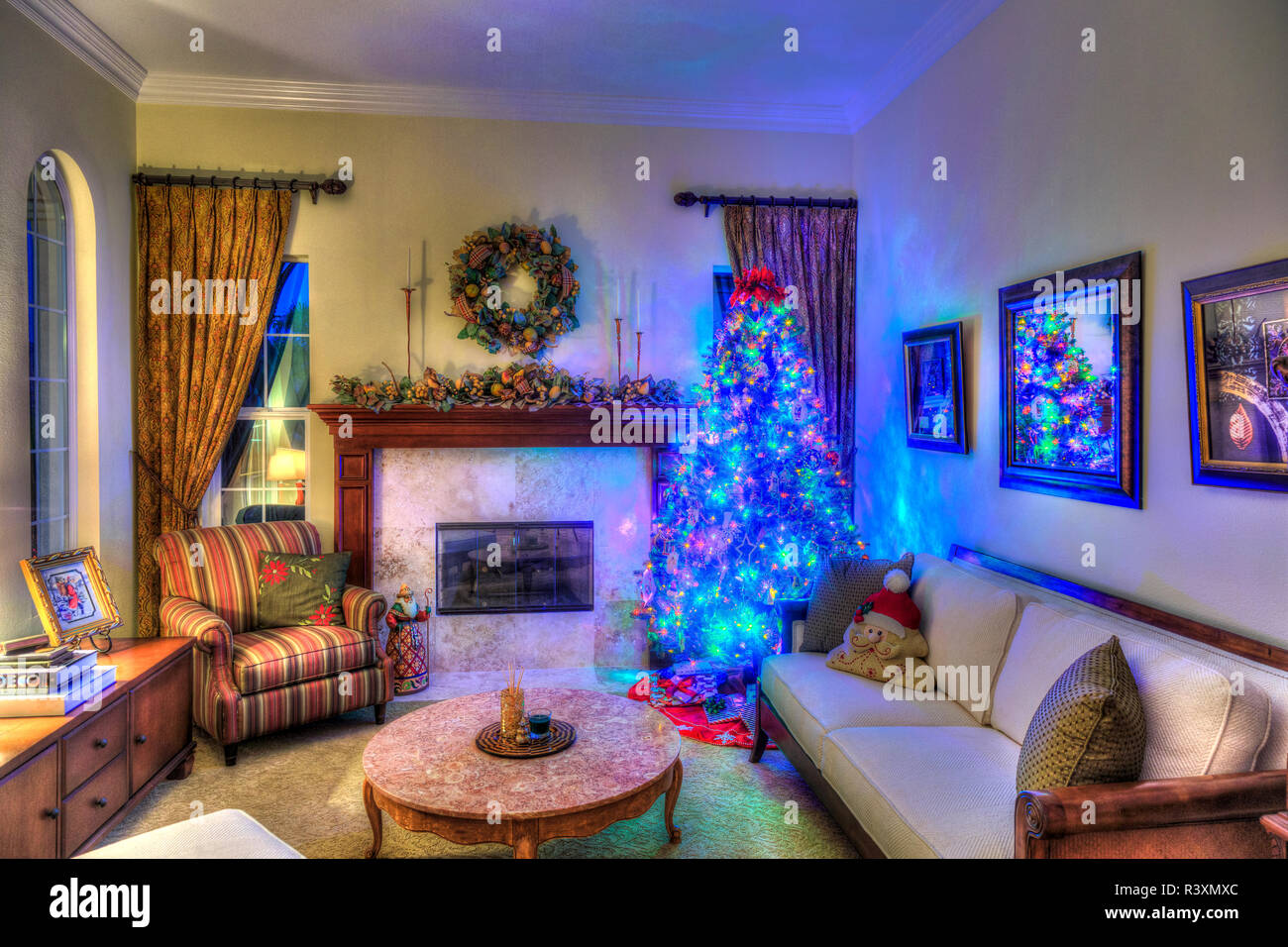 Home in upscale Chula Vista quartiere con le luci di Natale, San Diego, California, Stati Uniti d'America (PR) Foto Stock