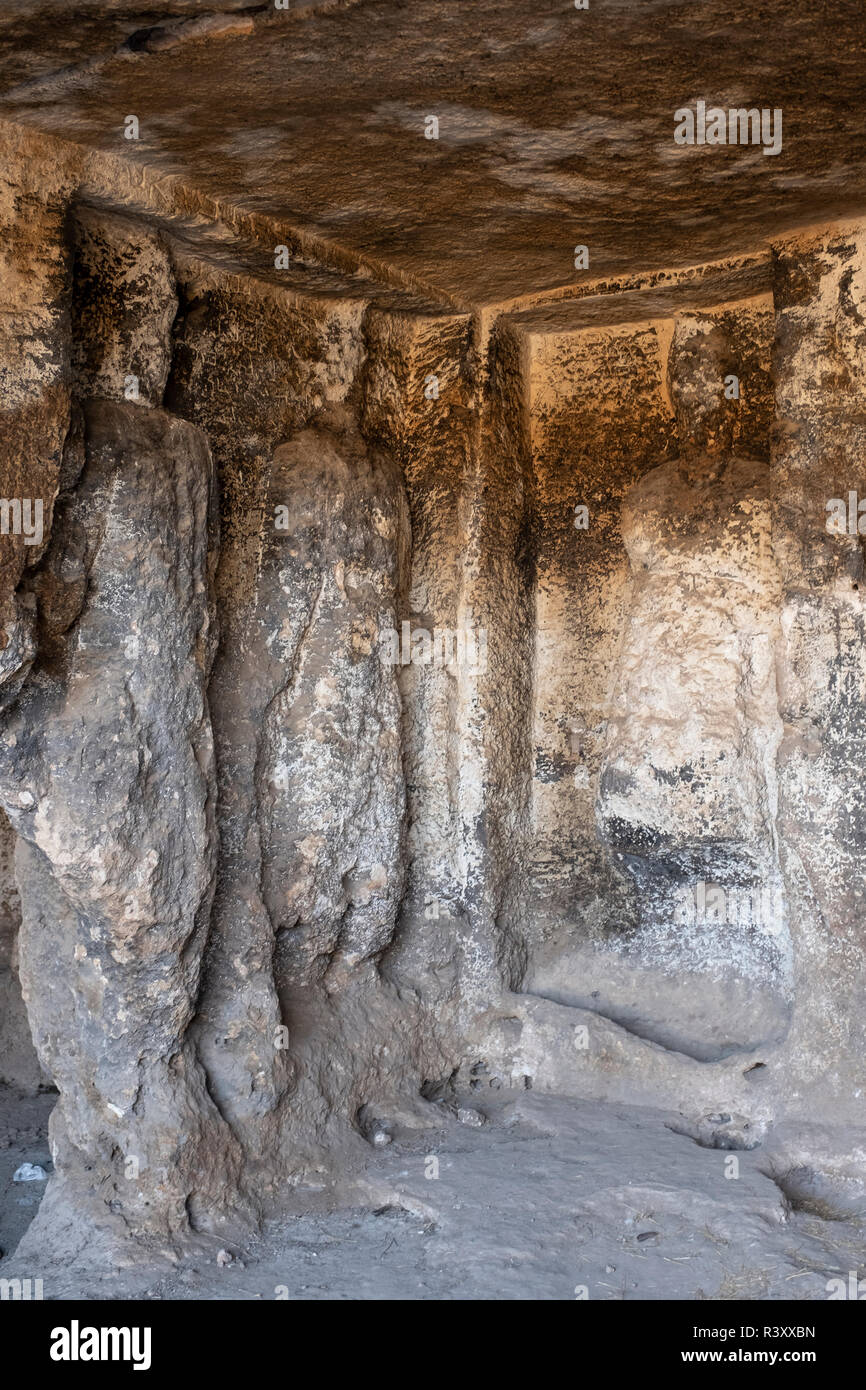 Viste della camera sotterranea situata sotto il tempio del peccato e contenente il bassorilievo rappresentazioni delle divinità siriana nel mezzo di rappresentazioni o Foto Stock