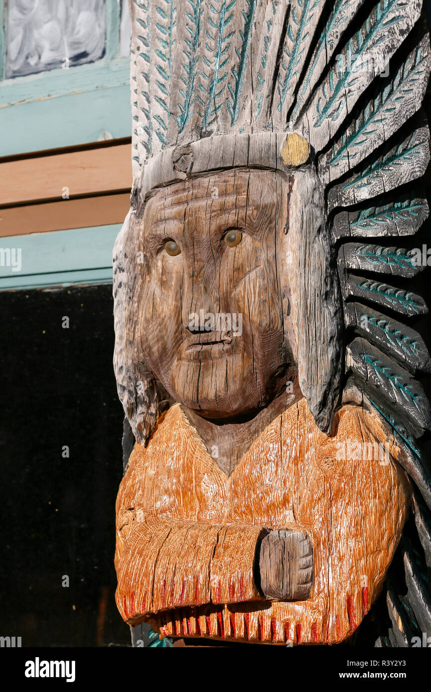 In legno scultura scolpita con stile dopo un nativo americano, Goldfield, Nevada, STATI UNITI D'AMERICA Foto Stock