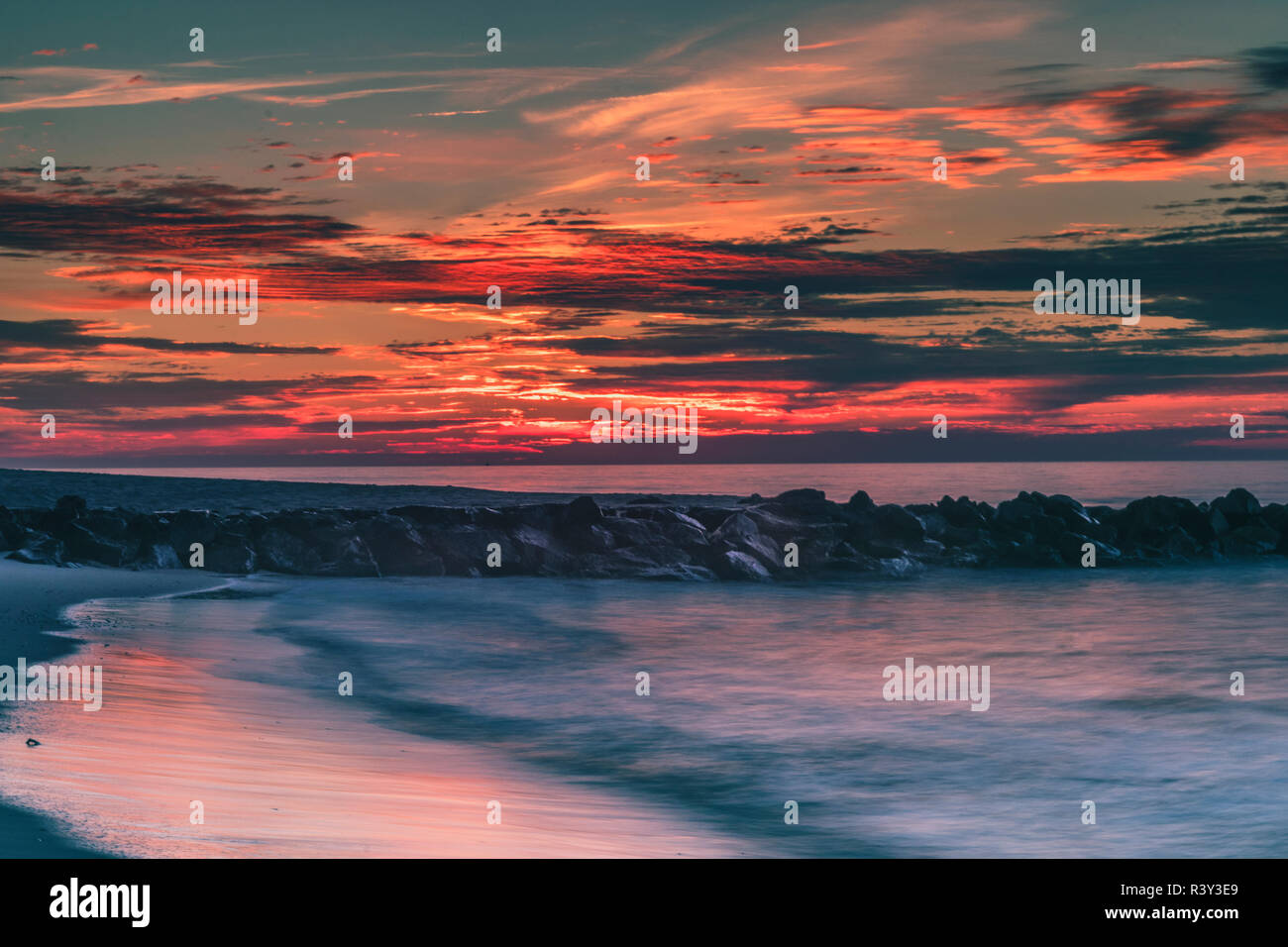 Stati Uniti d'America, New Jersey, Cape May National Seashore. Alba sul litorale d'inverno. Credito come: Jay O'Brien Jaynes / Galleria / DanitaDelimont.com Foto Stock