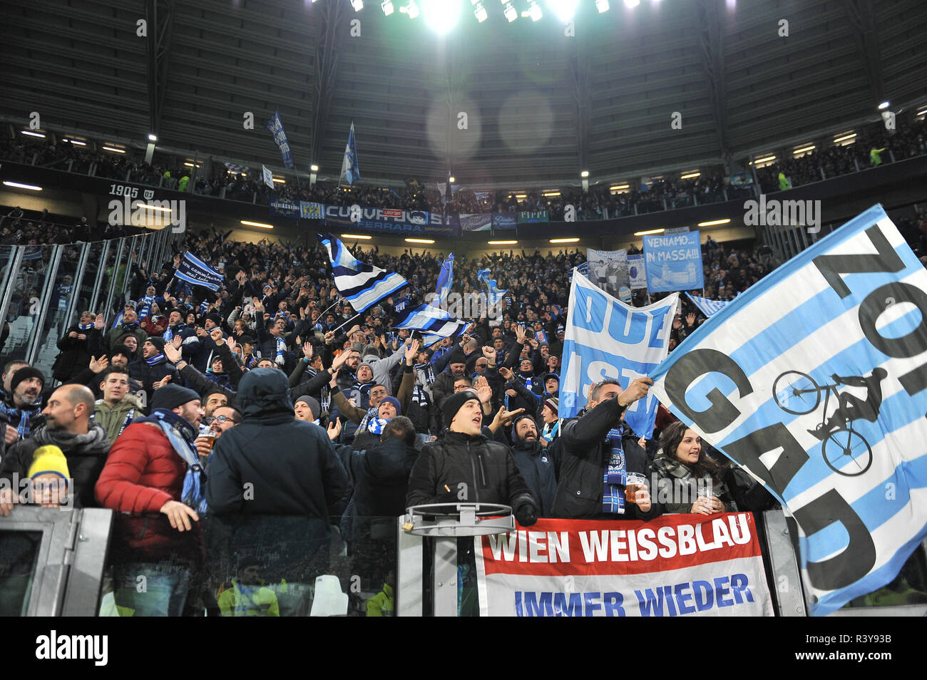 Torino, Italia. 24 Nov 2018. Durante la serie di una partita di calcio tra Juventus e SPAL presso lo stadio Allianz il 24 novembre, 2018 a Torino, Italia. Credito: FABIO PETROSINO/Alamy Live News Foto Stock