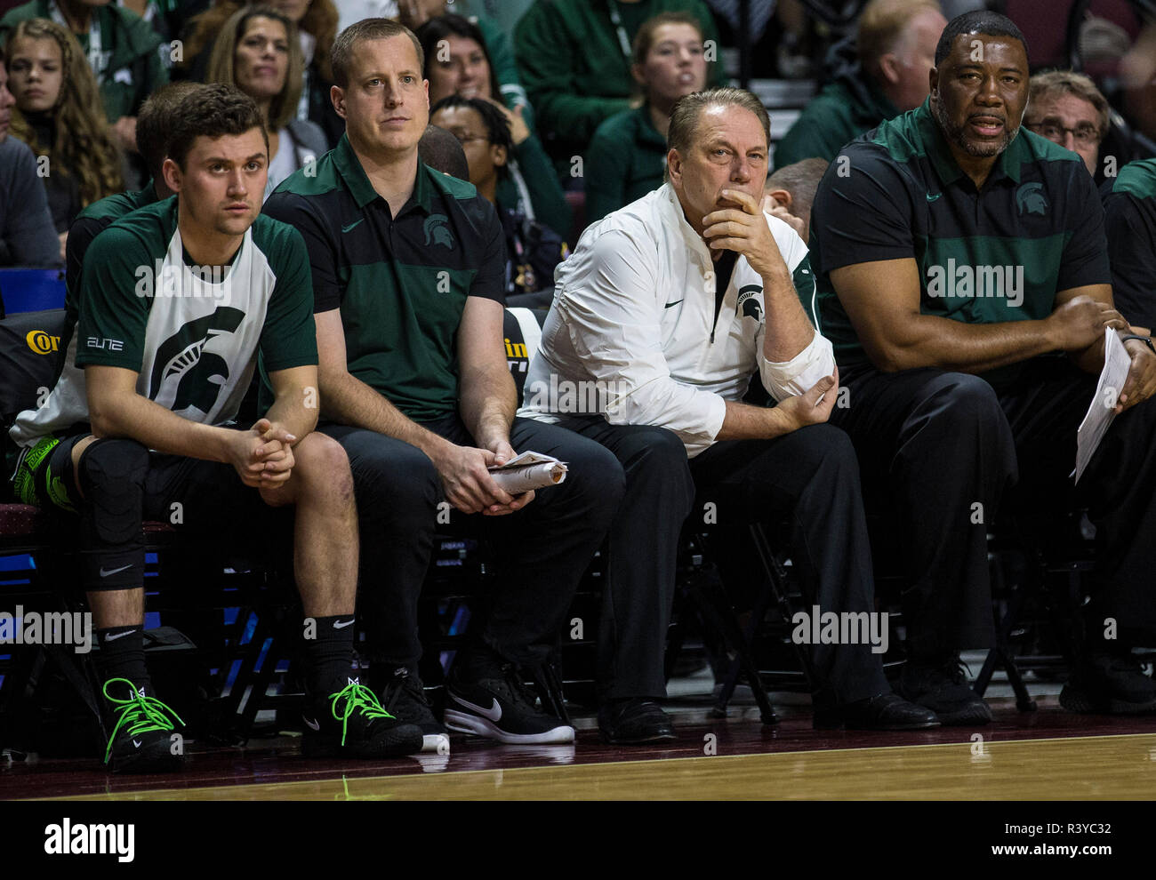 Nov 23 2018 Las Vegas NV, U.S.A. Michigan State head coach Tom Izzo durante il NCAA di pallacanestro degli uomini di pneumatici Continental Las Vegas Invitational tra Texas Longhorns ed il Michigan State Spartans 78-68 win all'Orleans Arena Las Vegas NV. Thurman James/CSM Foto Stock